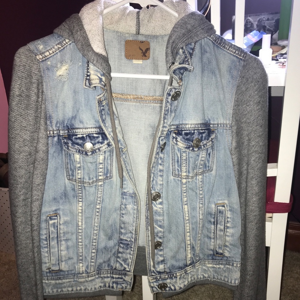 Jean jacket with grey sleeves